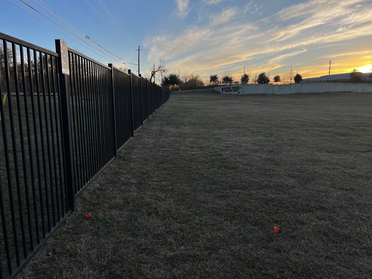 Hole 8 Raven Tee