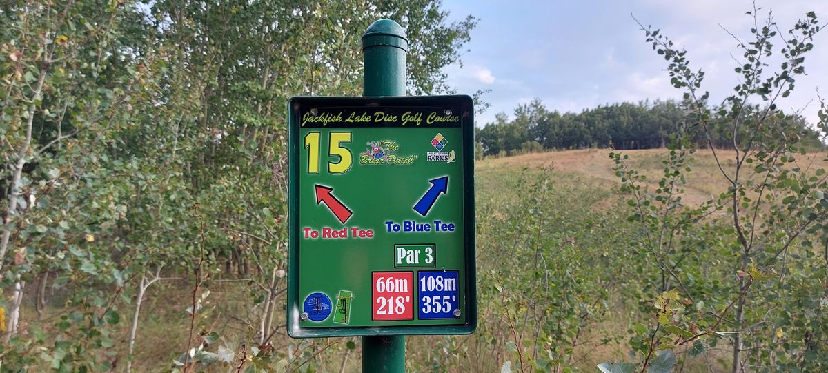 Hole sign #15 up hill to blue tee pad.🌿🍃🍀☘