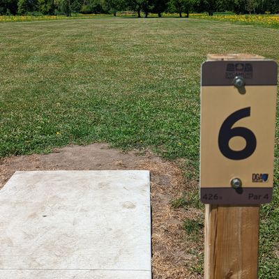 Hole 6. 426 ft, par 4.