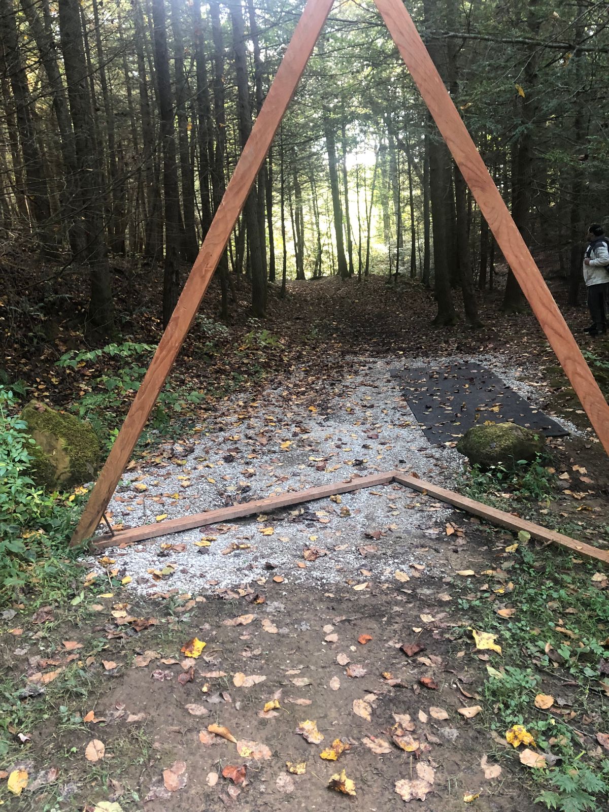Hole 4 Tee pad. Plays around the left