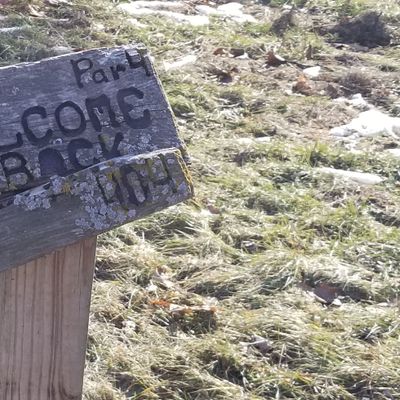 Tee sign.