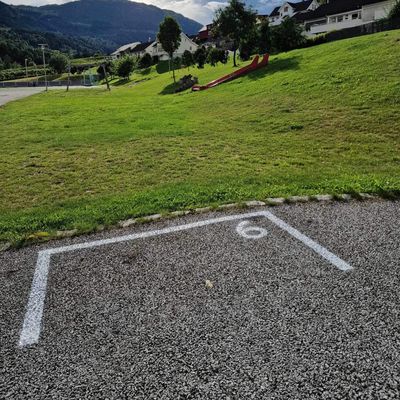 Tee 6, i bakgrunn bak skila