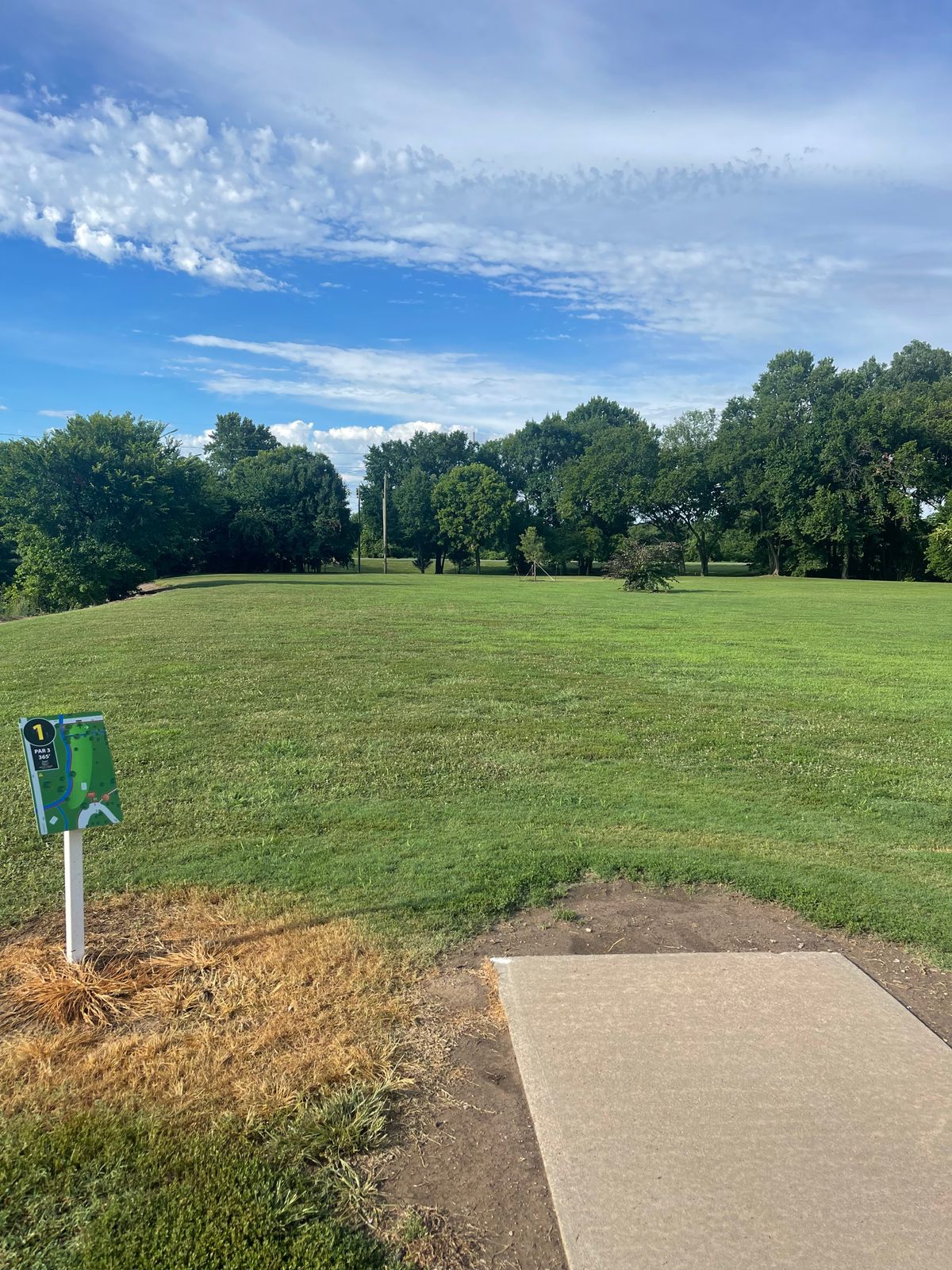 Hole 1 short tee pad