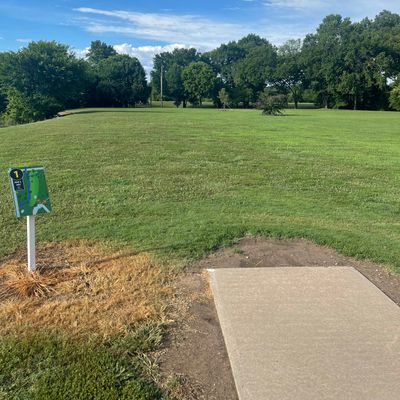 Hole 1 short tee pad