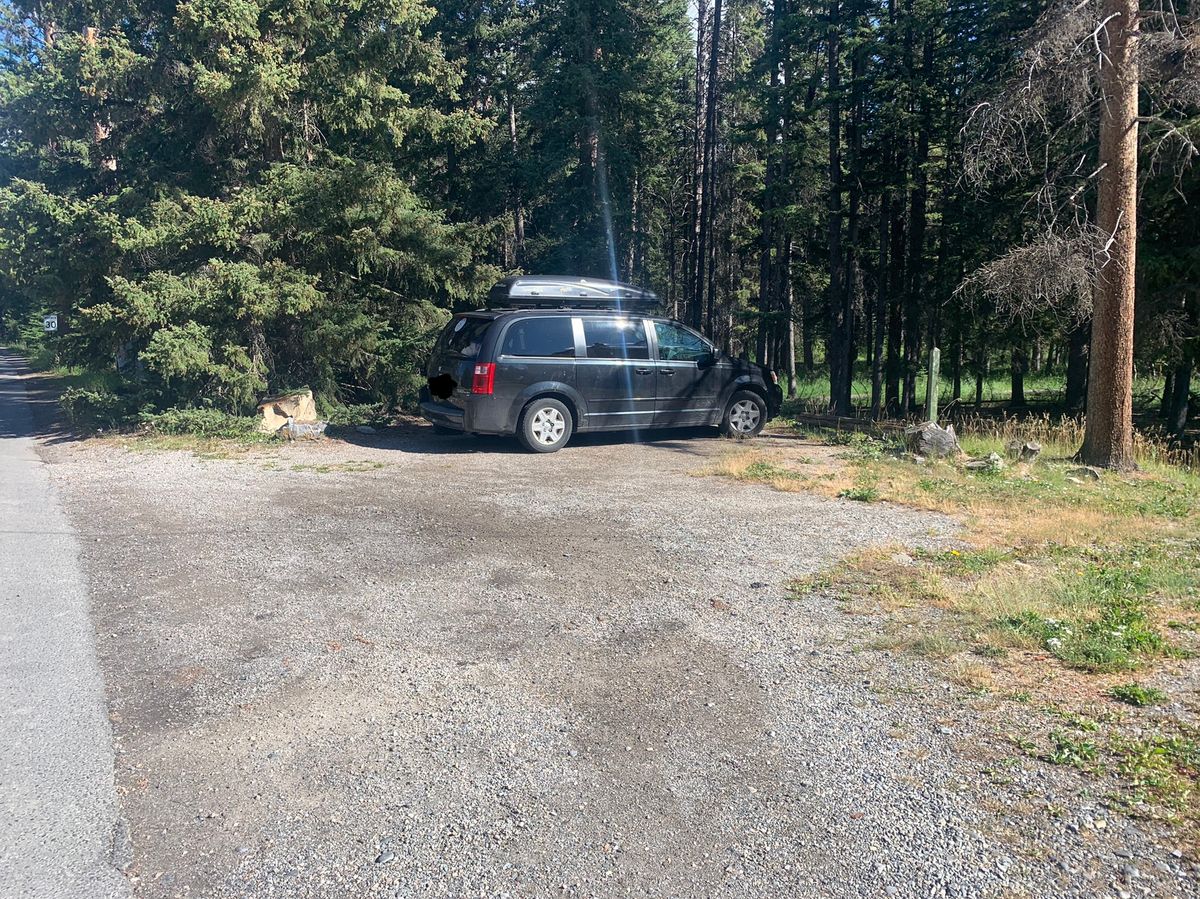 Parking is available on Glen Ave just by the big yellow house.