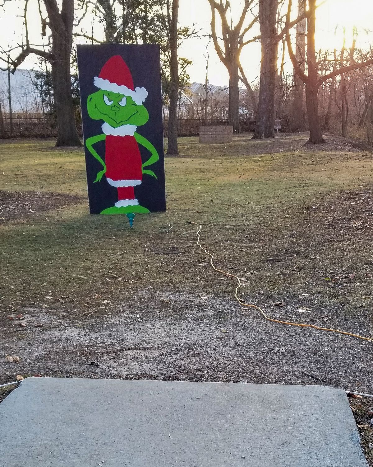 The Grinch standing guard on Basket 2, 12/02/2022.