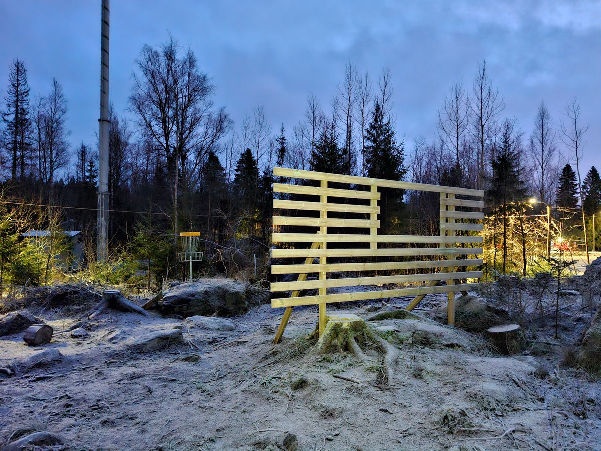 Väylä 4. Mandon "aukosta" näkyy kori tiiltä katsottuna.