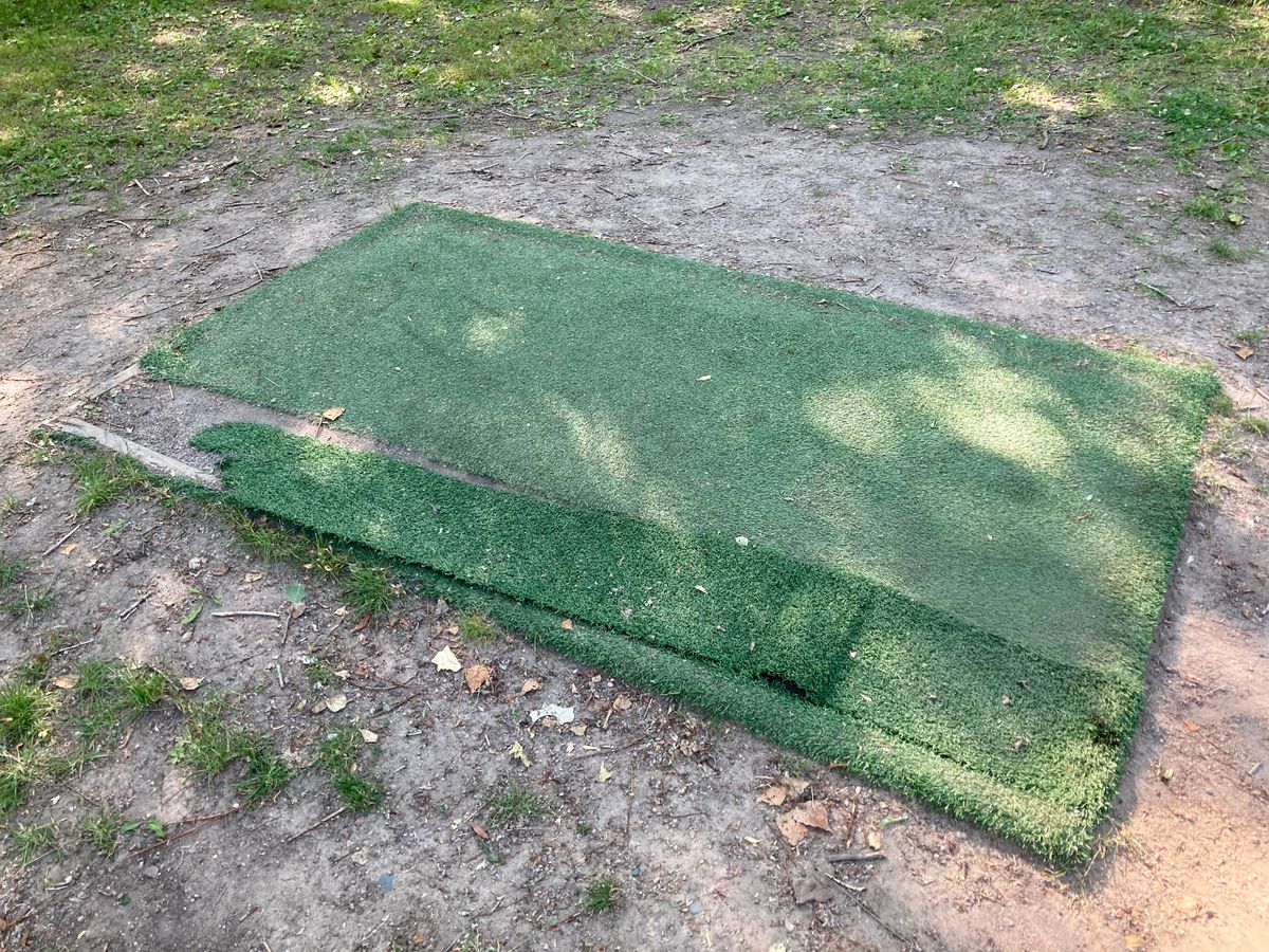 Tee pads in ok condition.