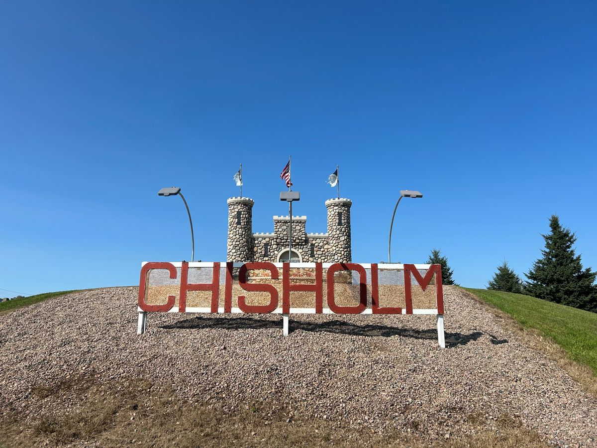Large “CHISHOLM” sign by 18s tee area