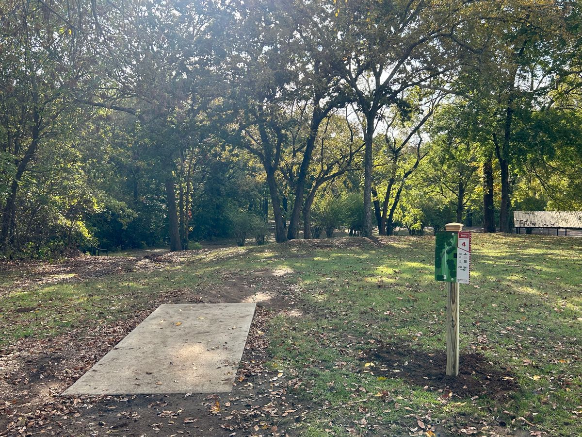 Hole 4 tee