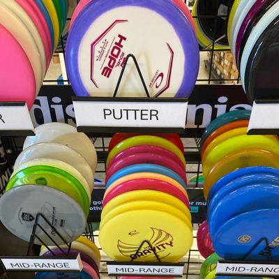 Latitude 64° (Hope, Brave, Savior, Claymore m.fl.)
Discmania (Link, DD3, Origin, Enigma, Essence m