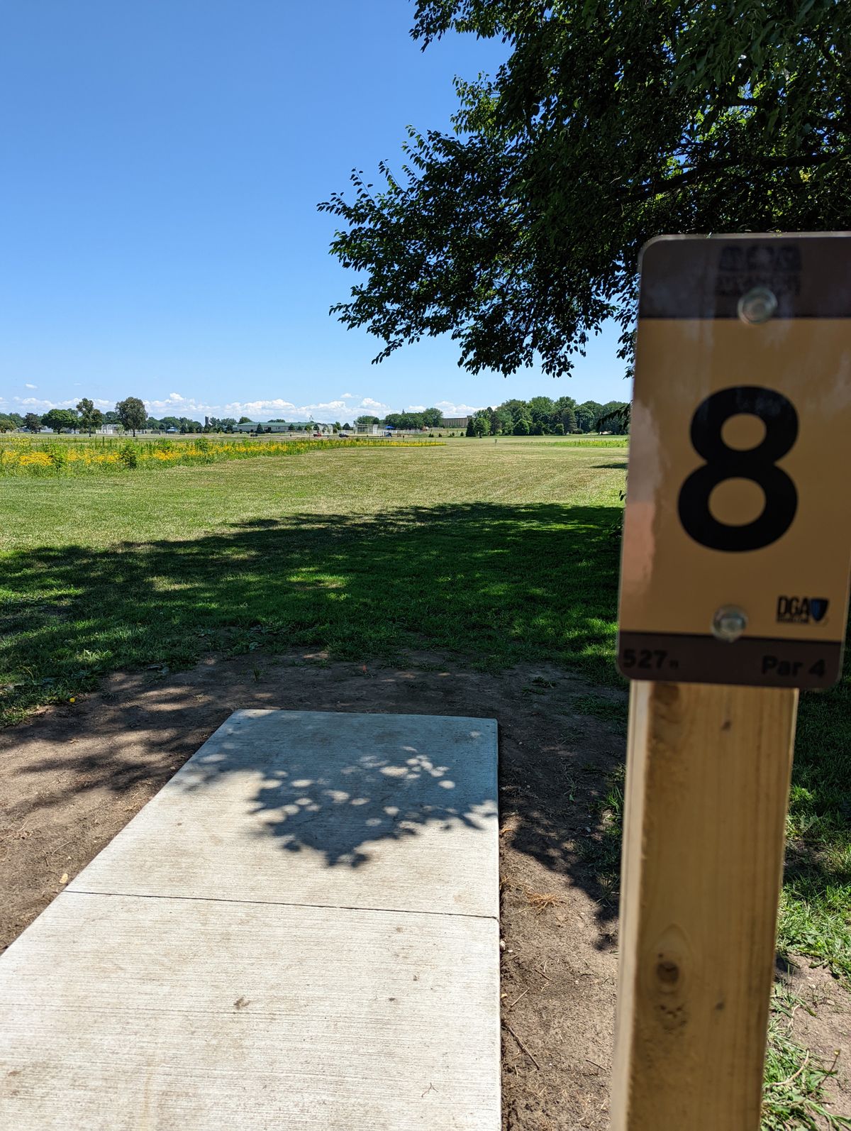 Hole 8. 527 ft, par 4.