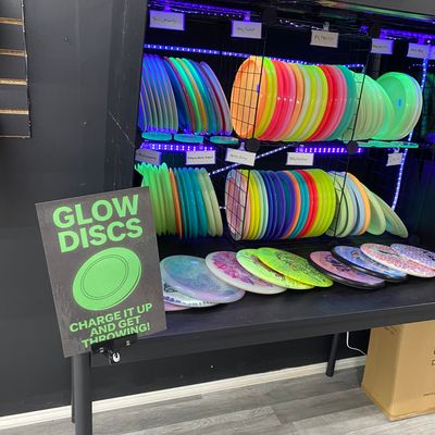 Bottom of table CUSTOM DISC’S=$45-$40
Top section GLOW DISC’S=$26-$21
Glow Putting Markers