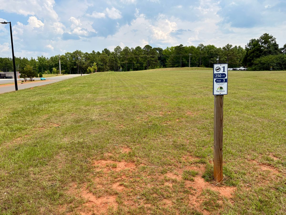 Hole 1 tee