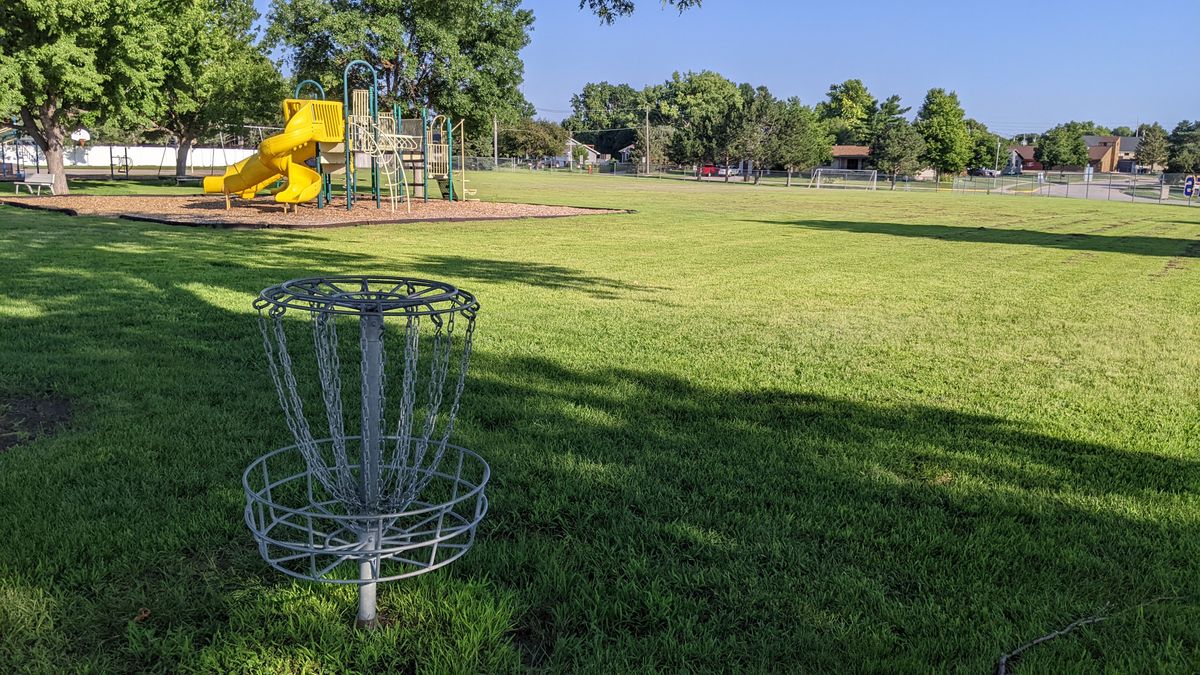 Windy Hills Disc Golf Course
Basket on SW side on building
Assuming Basket 9, Tee #1
going counter clockwise