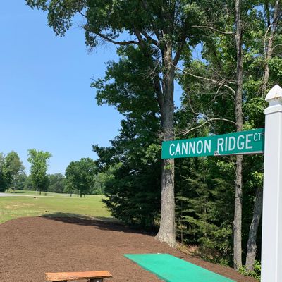 Hole #14 tee pad at entrance