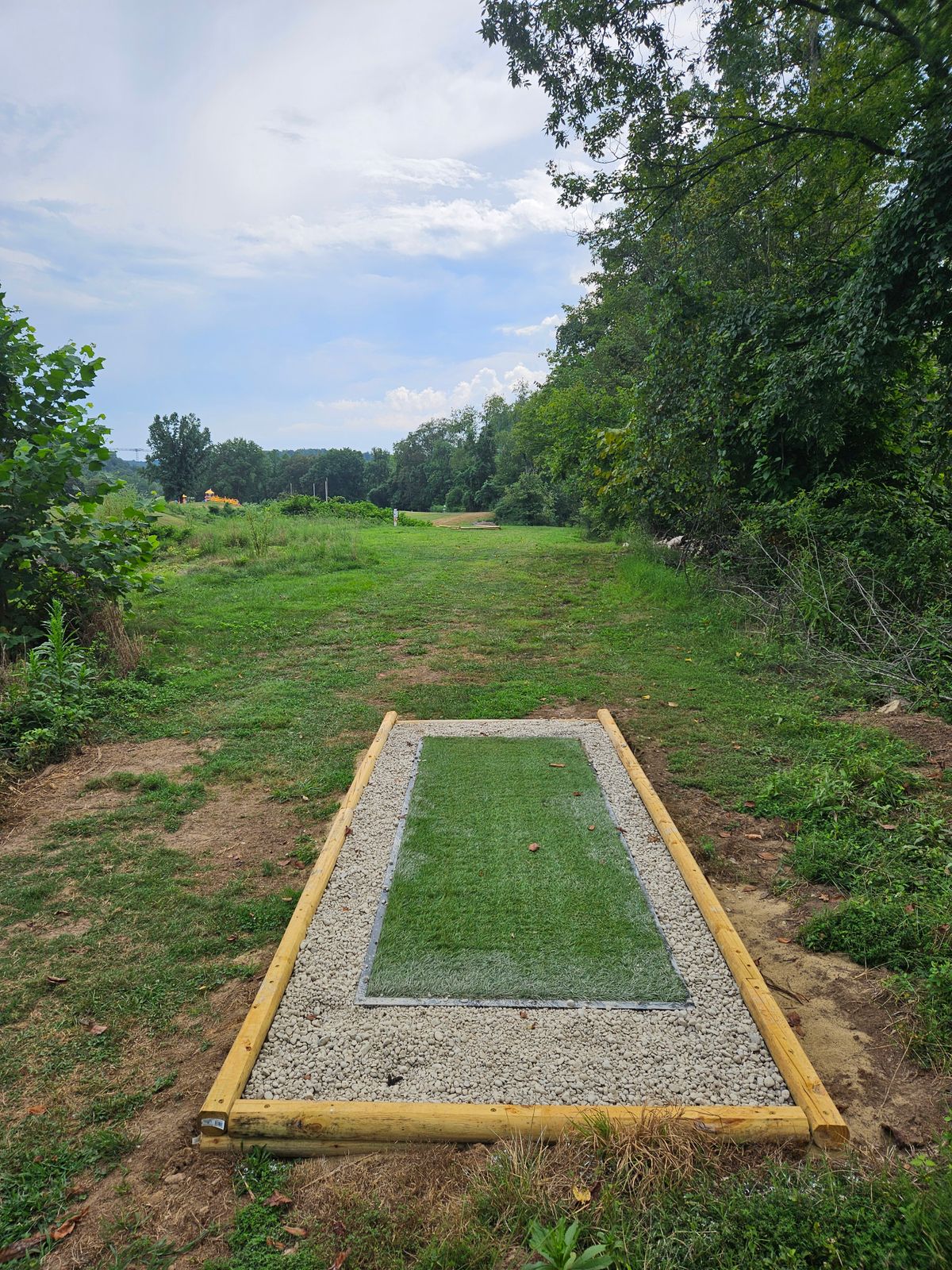 Hole 3 Long Teepad. Long Basket Straight, Short Basket Left.