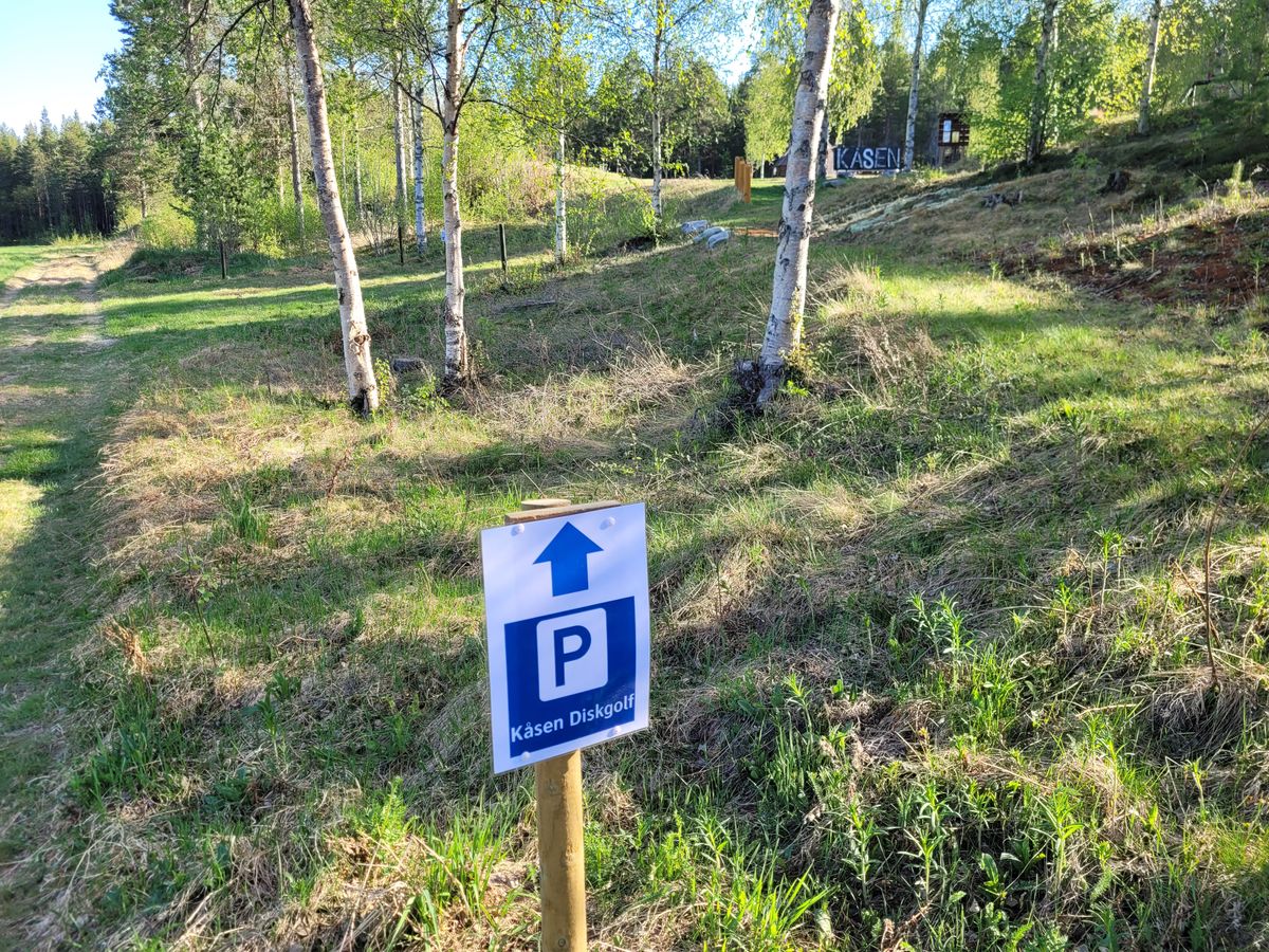 Merket vei til parkeringsplassen