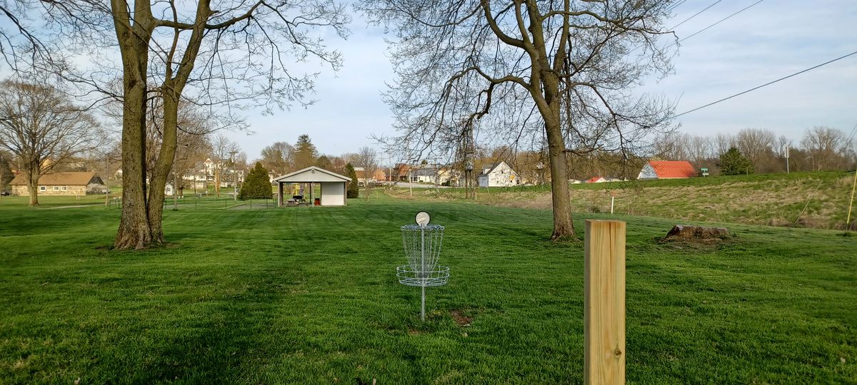 Basket 02 looking back to tee, with 03 Tee post