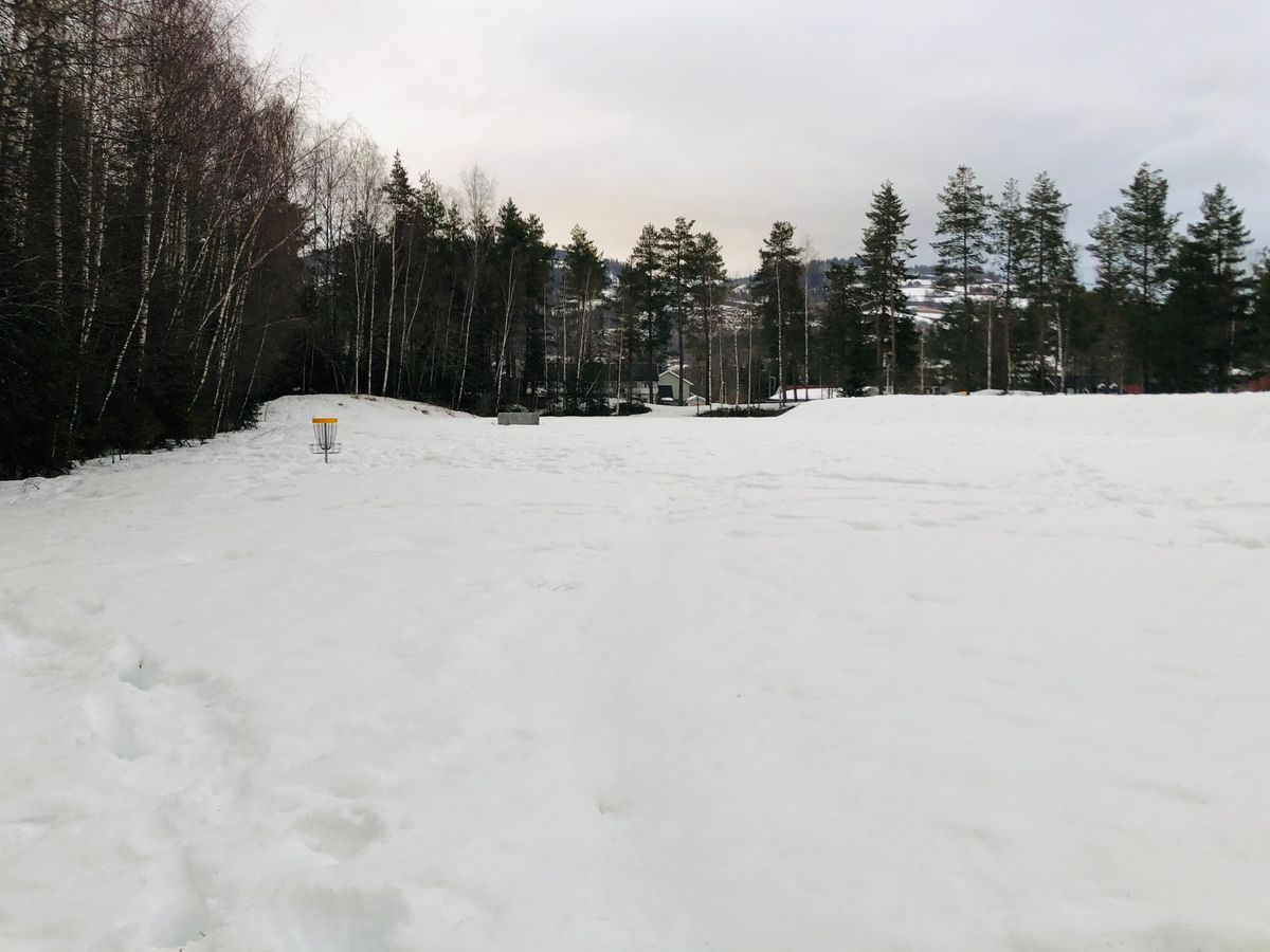 28.03.21 Hull 6. Fortsatt mye snø. Ingen bare teepads.