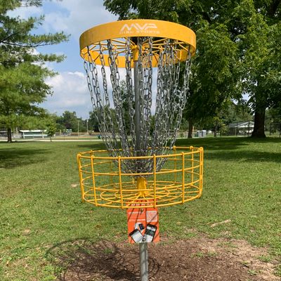 Practice basket with UDisc sign.