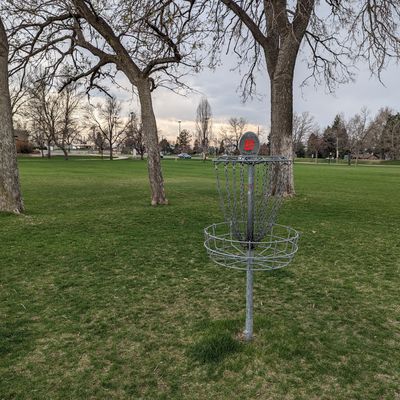 Hole 5 and 8 Basket