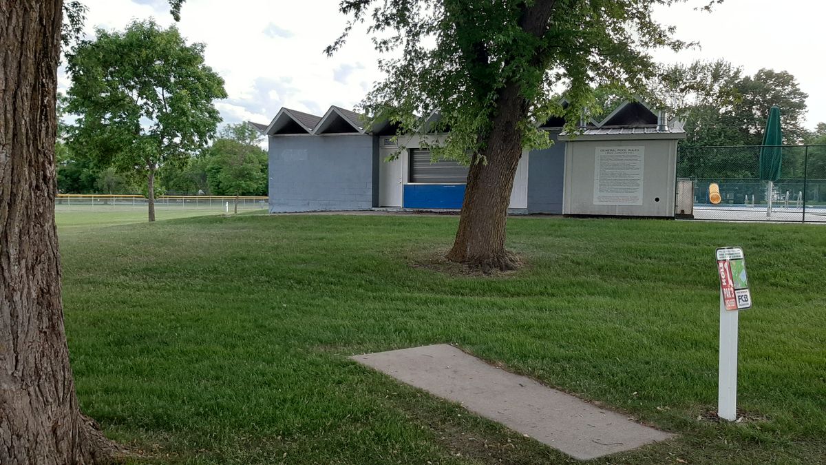 Hole 1 - dogleg right around pool house.