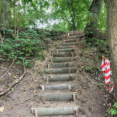 Stairs from hole 3 to  hole 4.