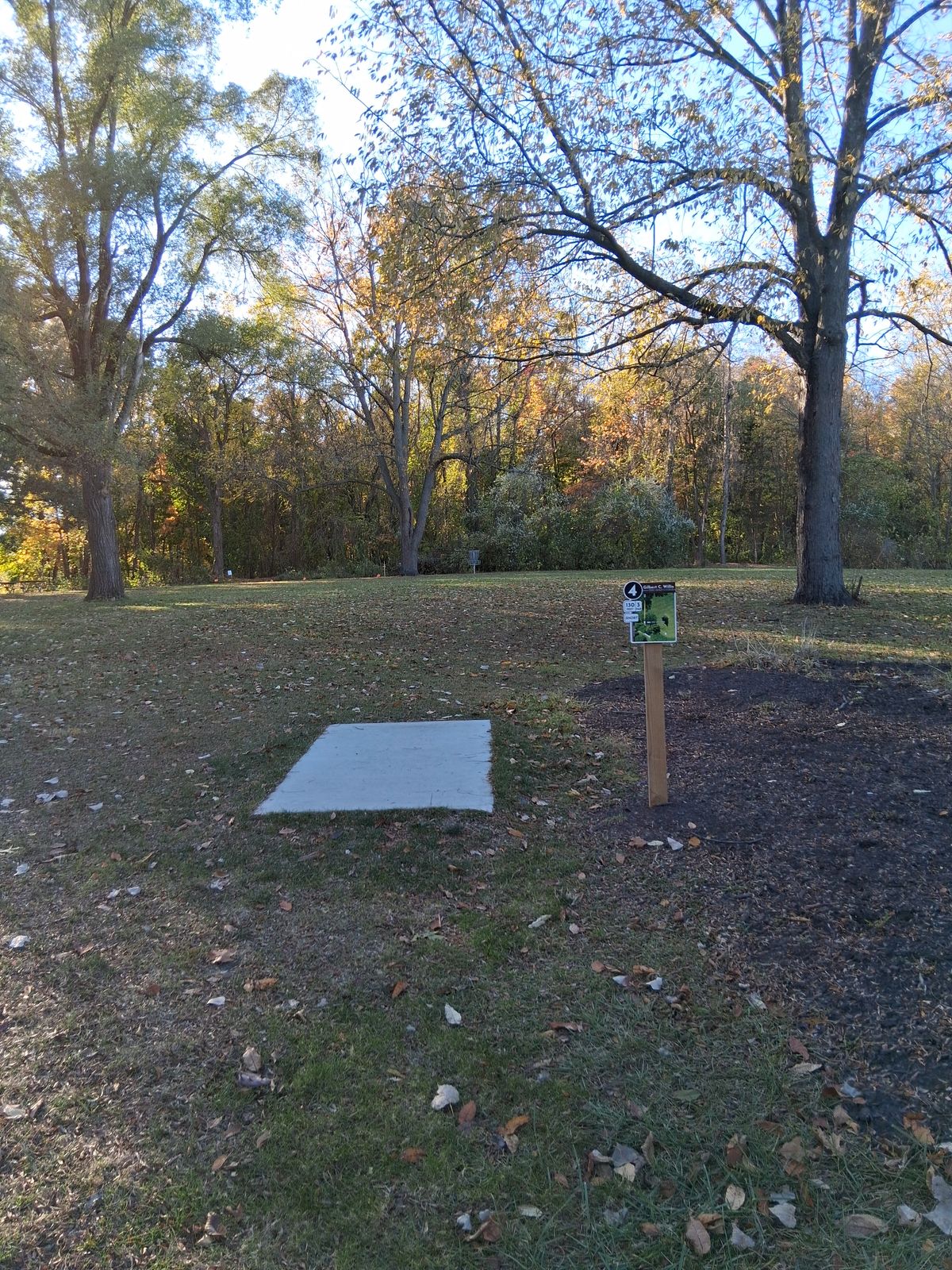 Hole 4 short, in front of Gilbert Willis sign