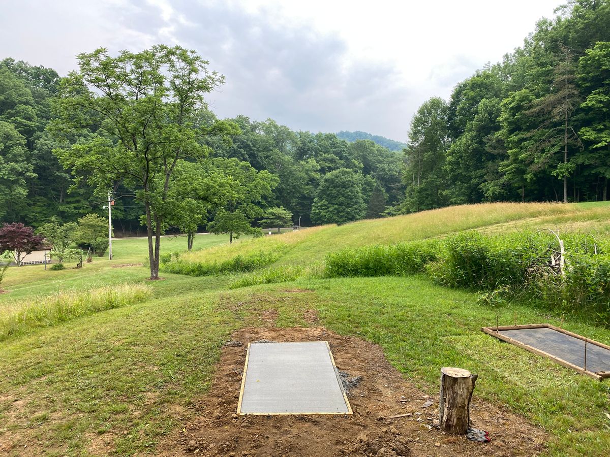 Hole 10 (Concrete tee)