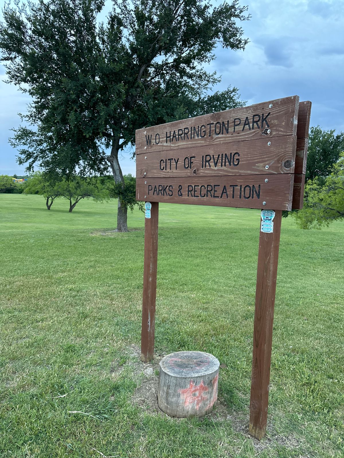 Hole 1 tee box is just beyond this one and only sign