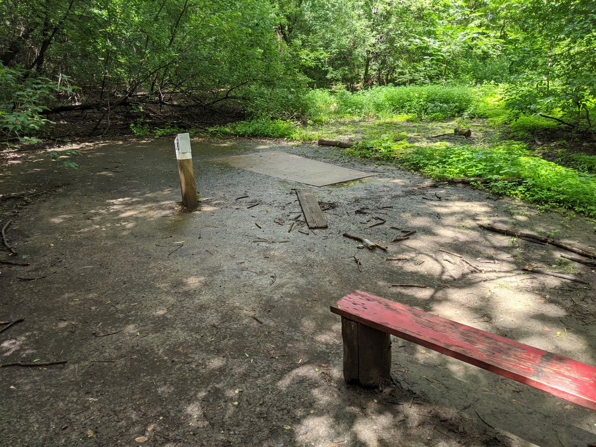 Tee pad under mud