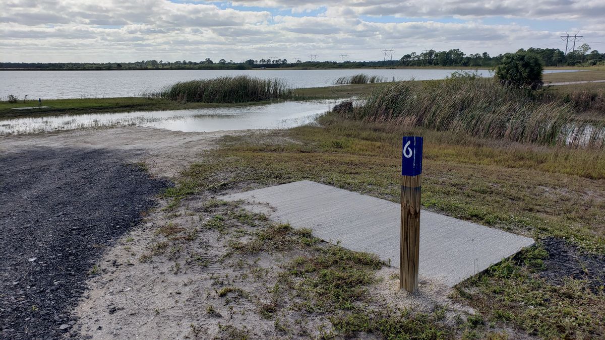Hole 6 - water blocks access to rest of course