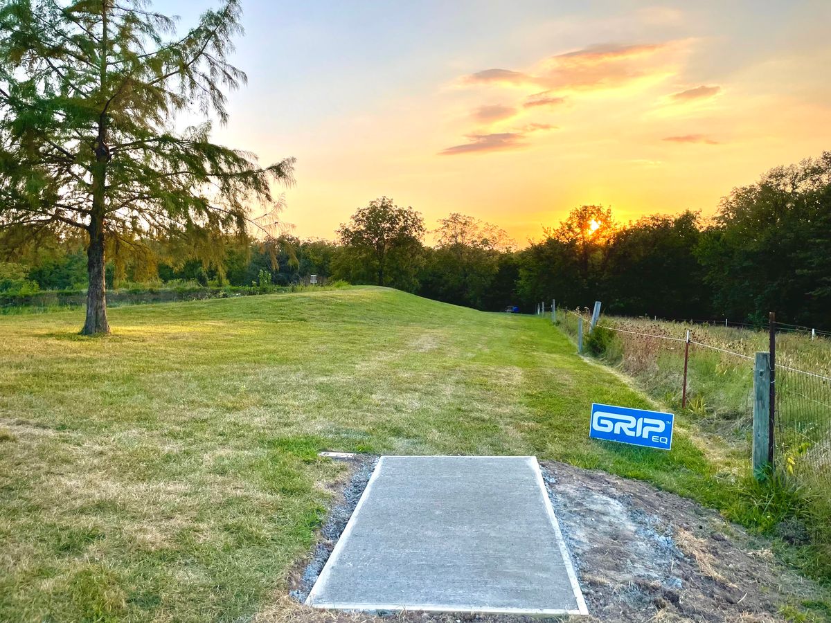 Tee pad view hole 6