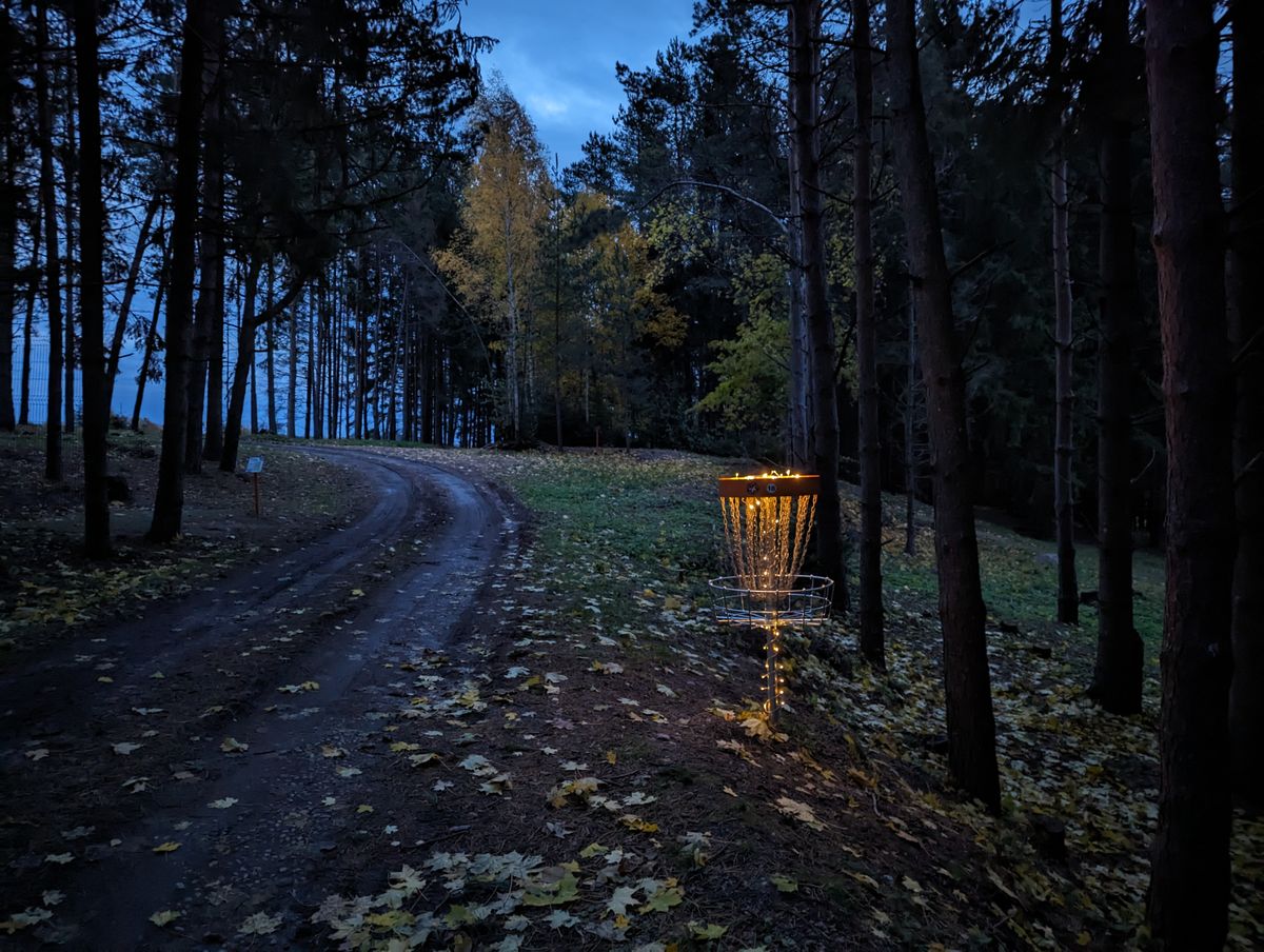 Basket Nr. 18 and tee pad Nr. 2