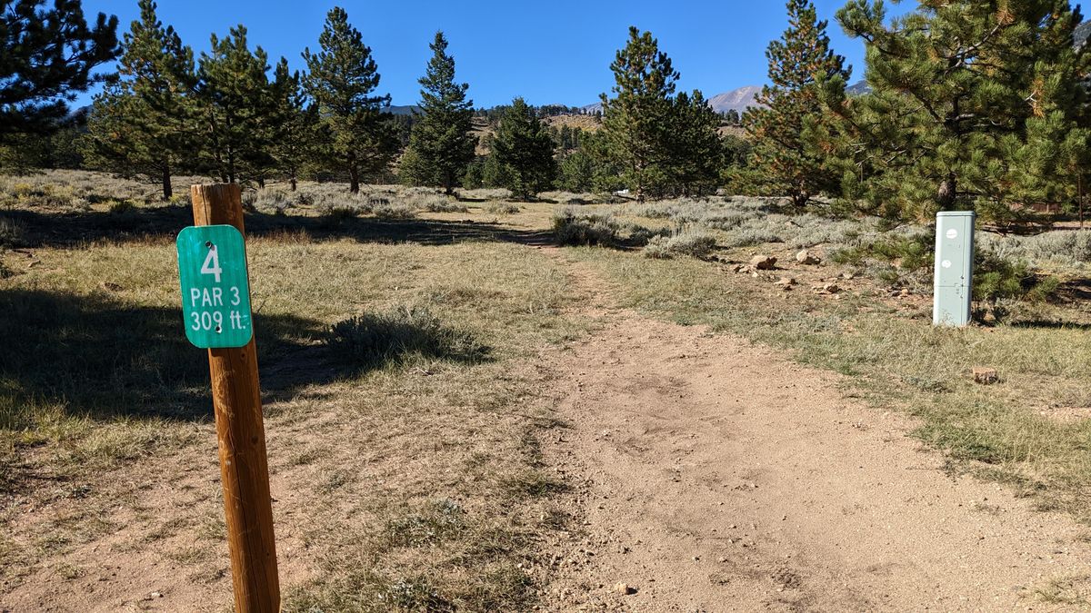 Hole 4 tee