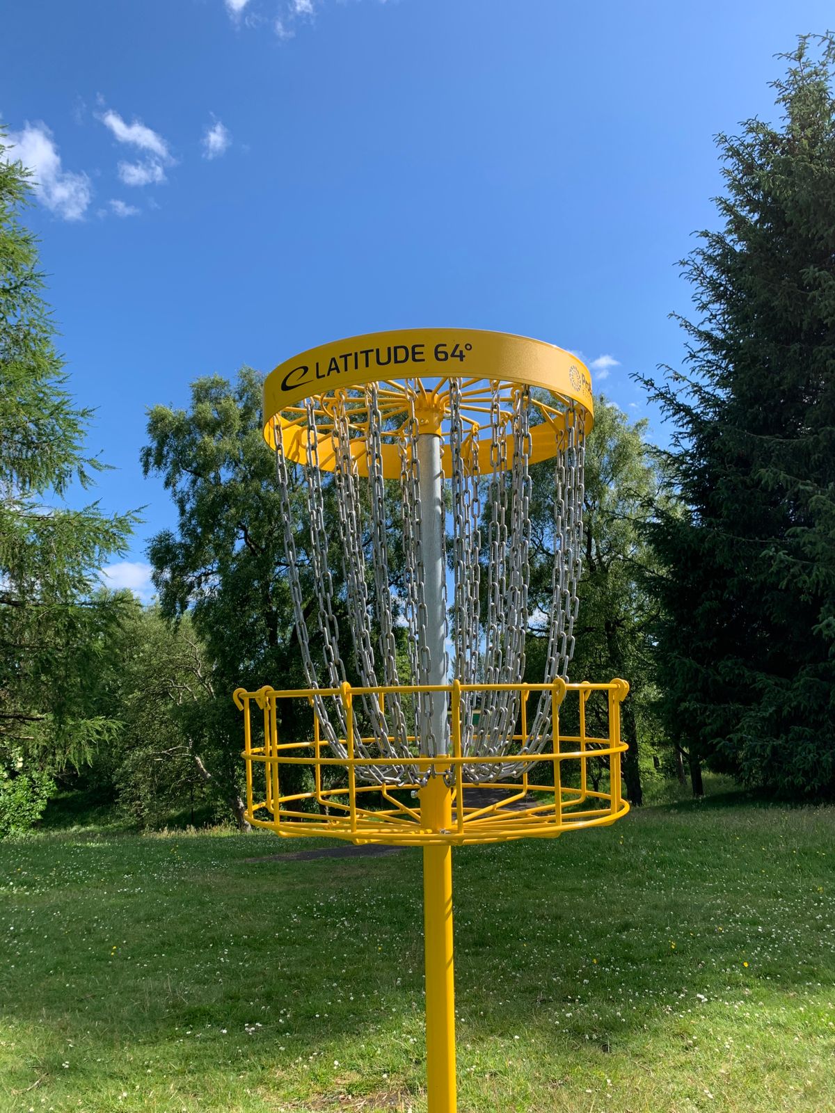 New mounted Pro Basket on the flag mount at hole 9