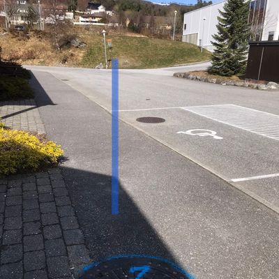 Merk utkast er ikkje markert lenger. Grense er mellom brustein og ny asfalt. 