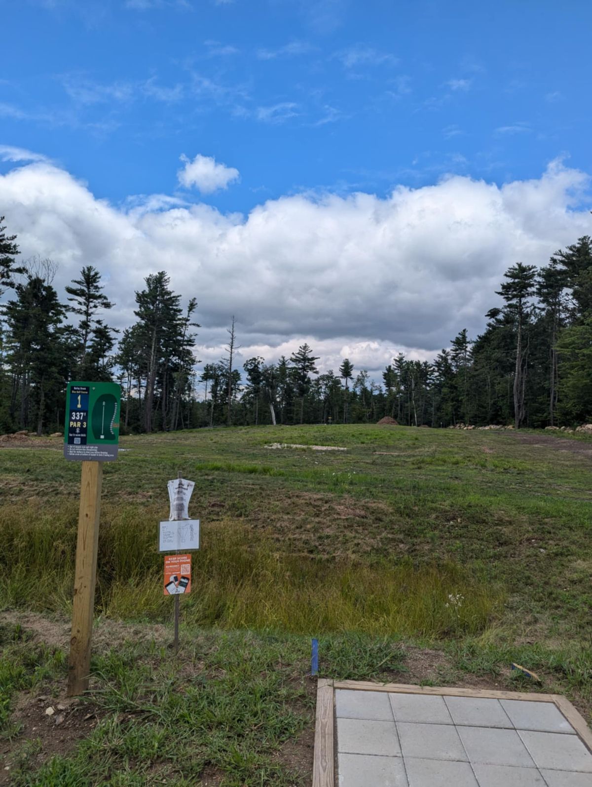 Hole 1 teepad