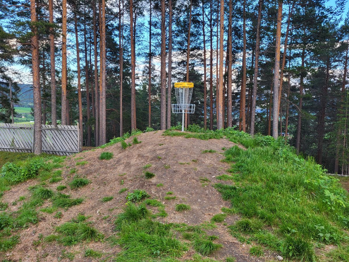 Kurv bane 18 "KLIVE AS" På en haug, vanskelig putt ved vind