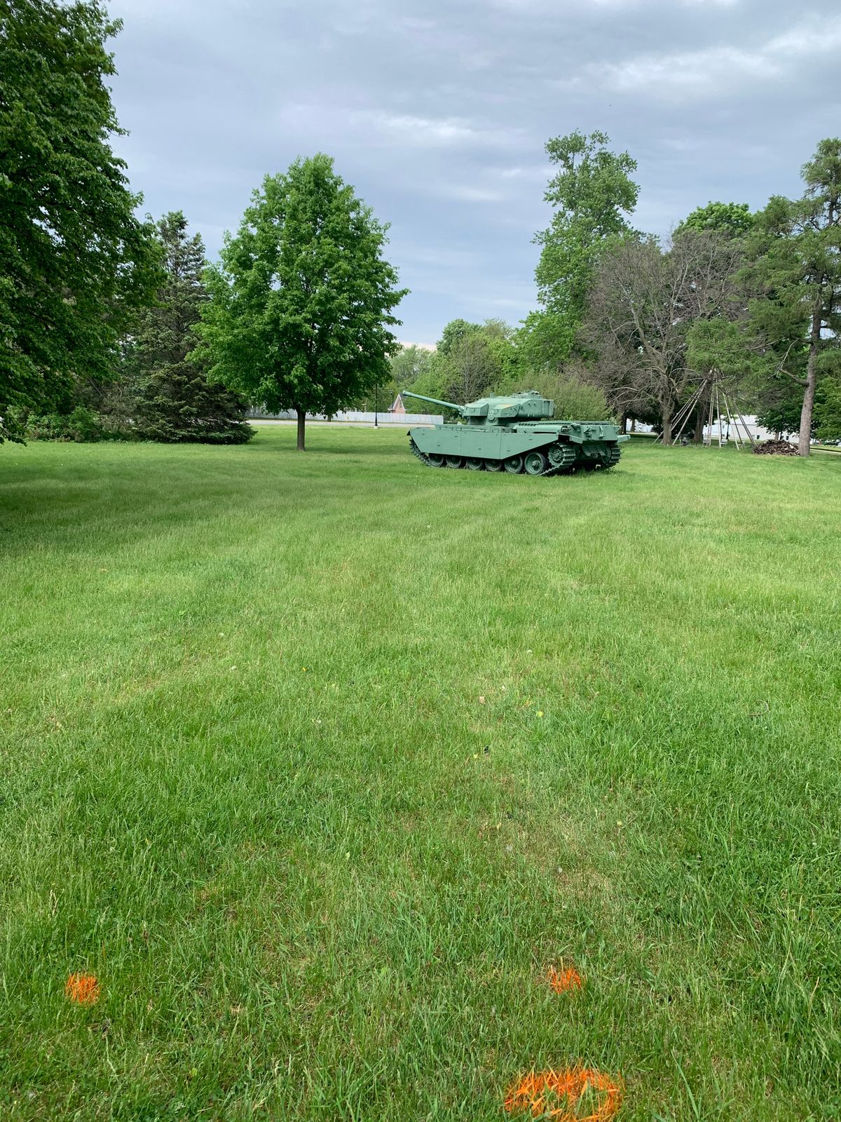 Hole 8 tee/tank mando left