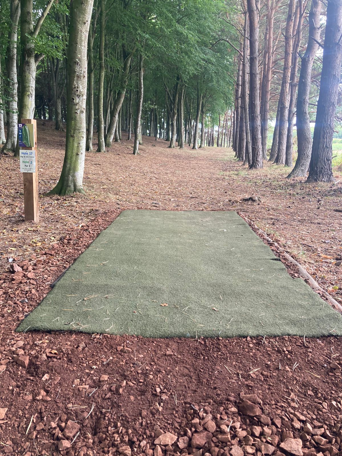 Tee 17 Par 4 OB right