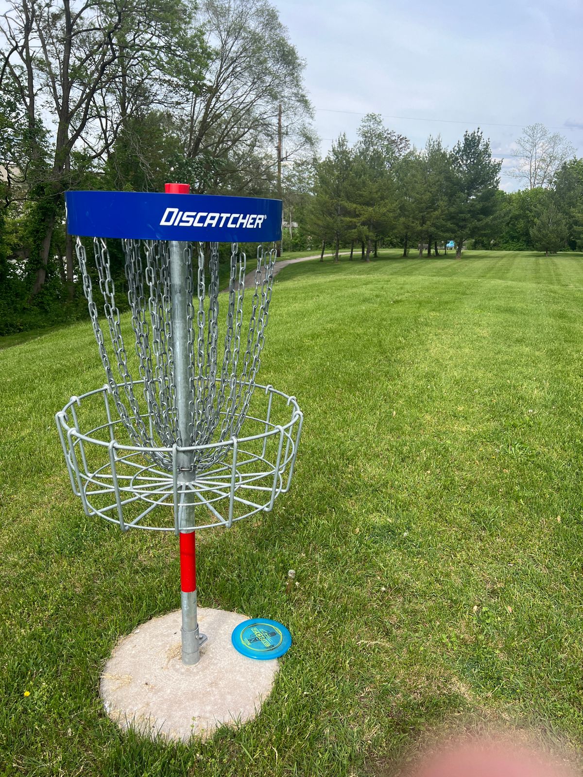 Hole 5 Basket - Drop Off goes right toward the OB sidewalk (left of picture)