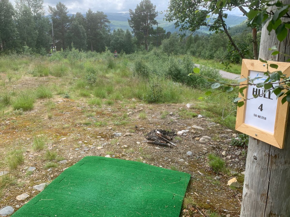 Utkast hull 4.
Kurv i bakgrunnen.