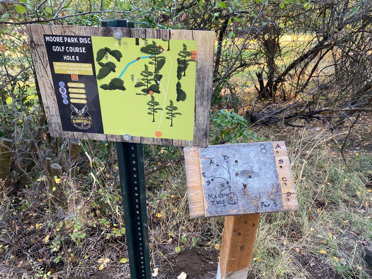 Updated Tee signs (left) vs old tee signs (right) installed Oct 2022 on all 18 holes!