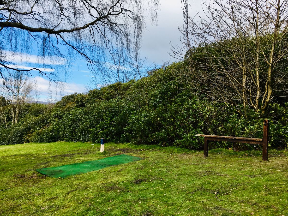 Tee 1 : Bench with Bag hooks