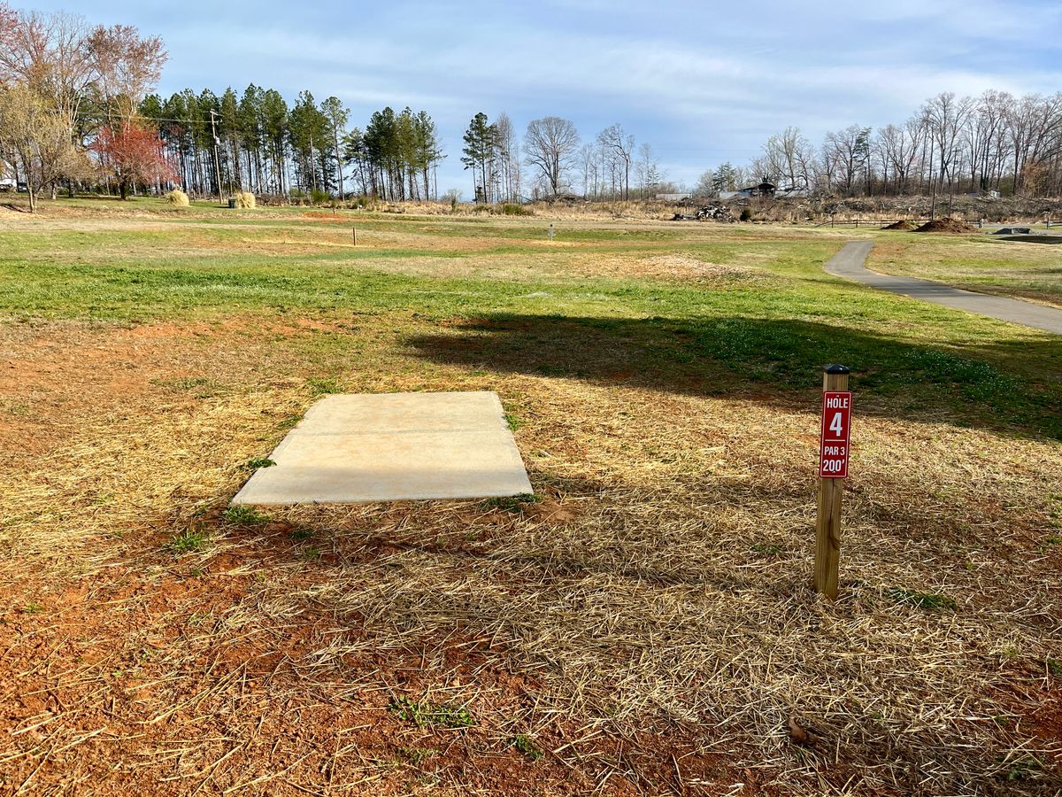 Hole 4 tee
