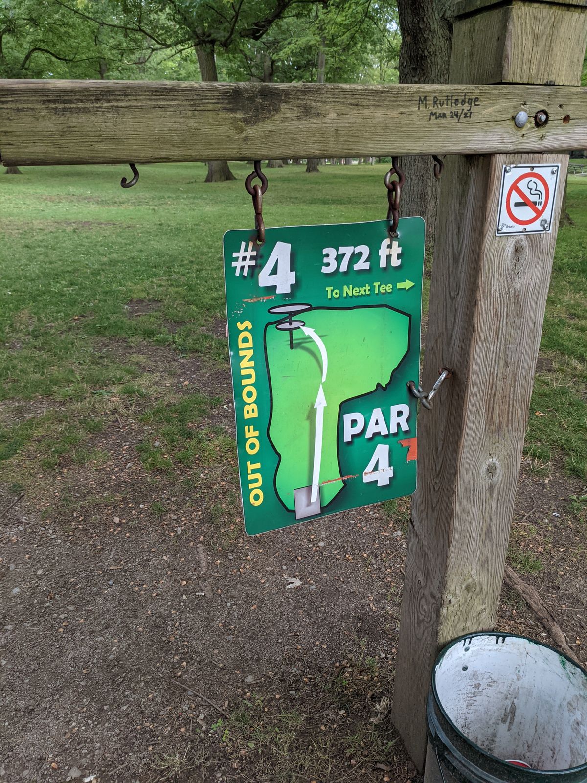 Hole four now in par 4 position