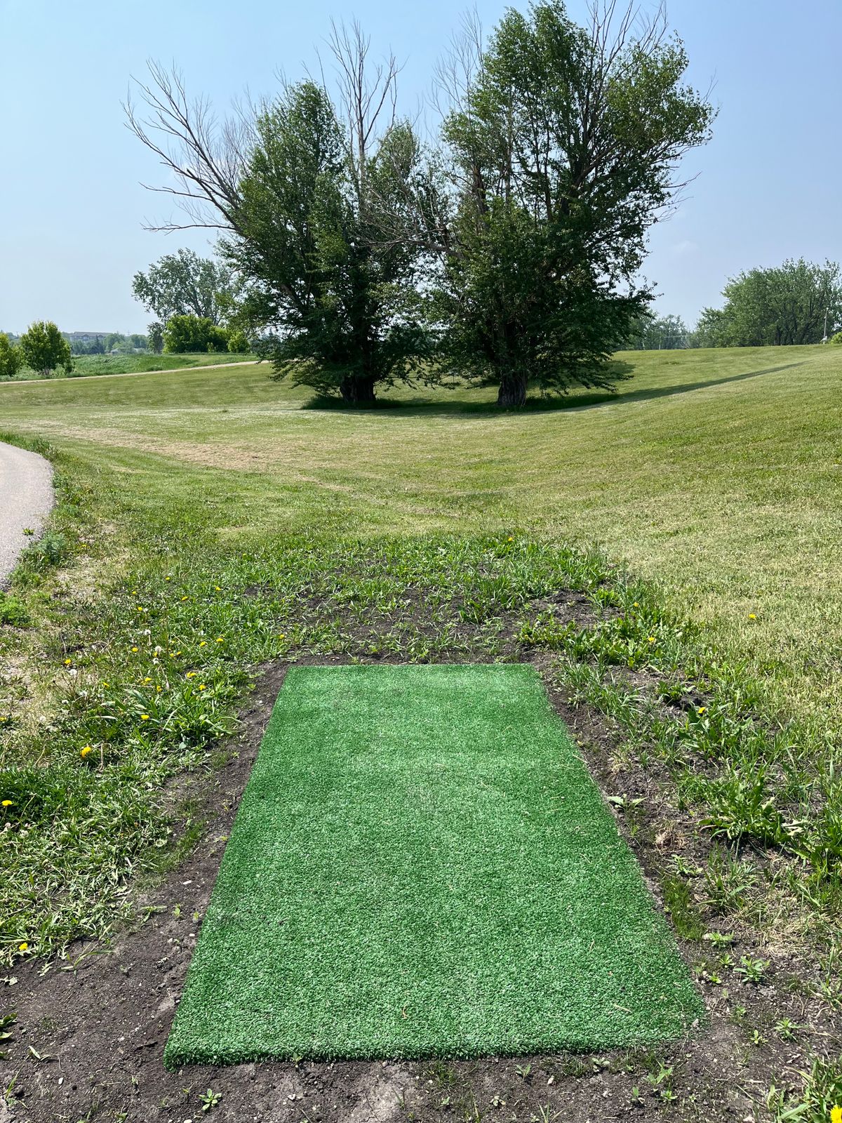 Hole 7 red/white tee