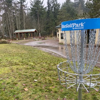 New hole 7 with a Finnish DiscGolf Park Pro basket